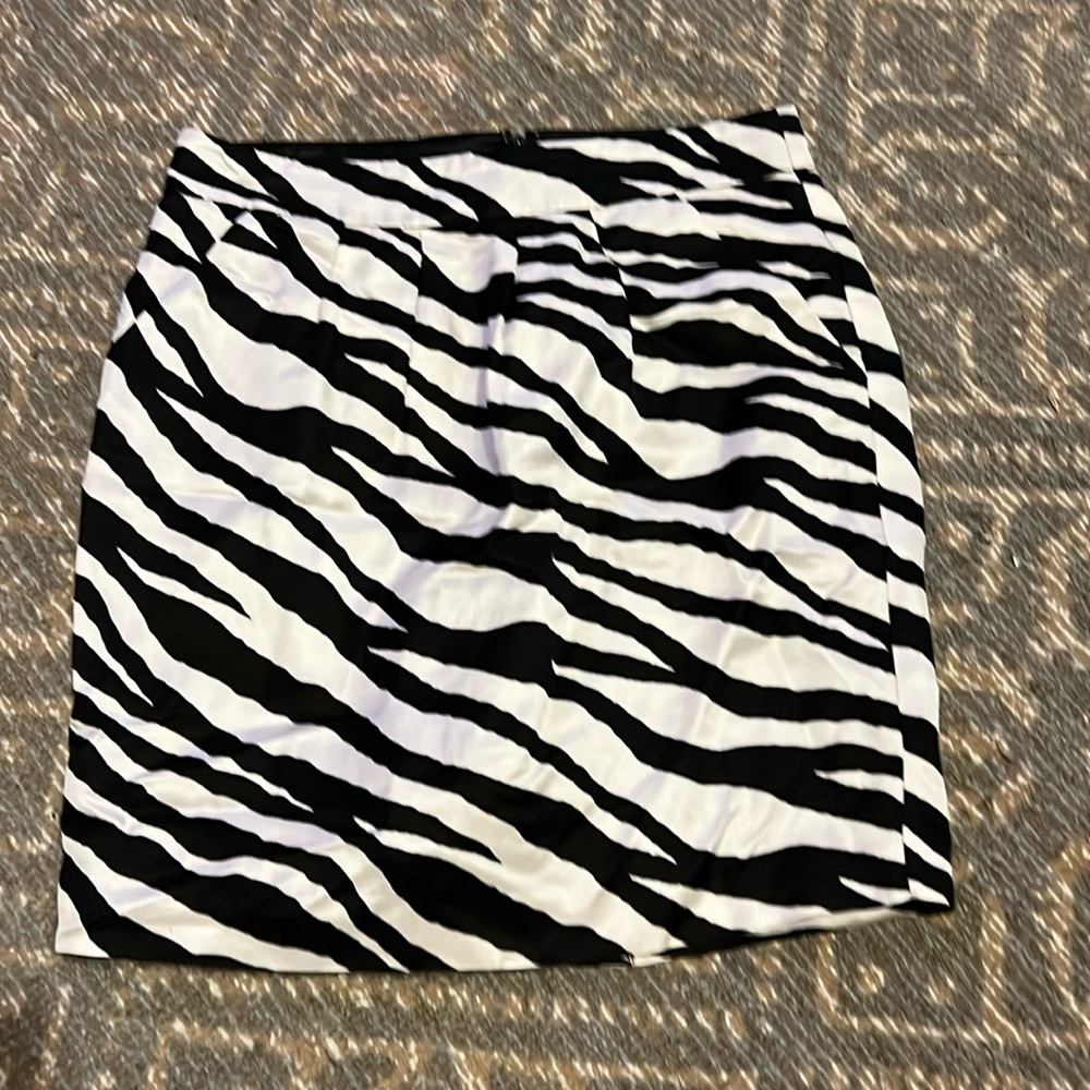 Banana Republic fully lined zebra skirt